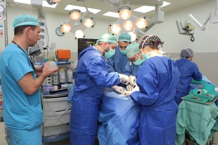 רופאי רמב"ם בניתוח להפרדת לסתותיו של נ