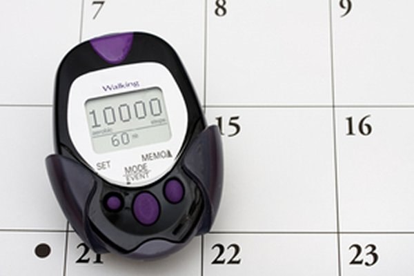  הליכה של 10,000 צעדים מדי יום כרוכה בזמן לא מבוטל. צילום: שאטרסטוק