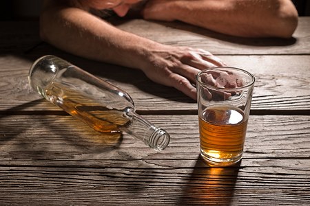 אלכוהול גורם לצהבת C? אילוסטרציה: שאטרסטוק