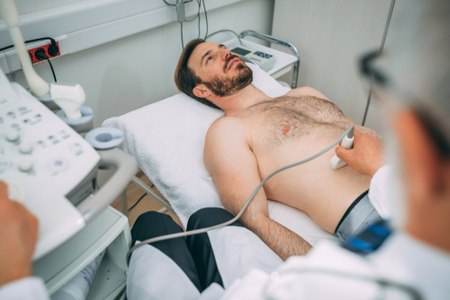 הבדיקה מאפשרת לכוון את המתמר לאיבר המיועד. צילום: שאטרסטוק