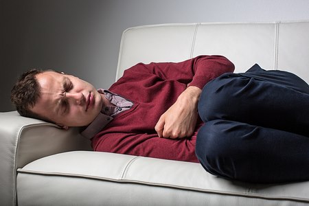 כאבי בטן עזים, בחילות ושלשולים (אילוסטרציה shutterstock)