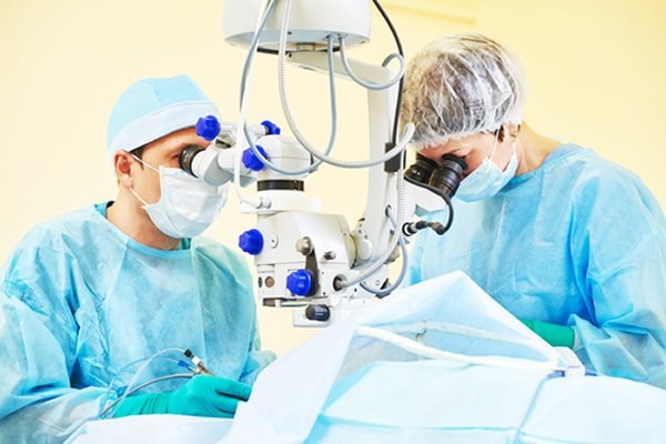 שיטת האינטראלאסיק נעשית באמצעות קרן לייזר, ללא סכין. צילום: שאטרסטוק