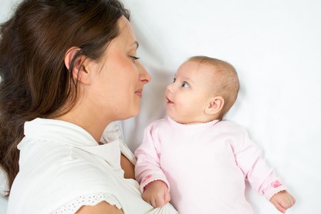 היעדר קשר עין תקין בינקות יכול להיות סימן לאבחון מוקדם. צילום: שאטרסטוק