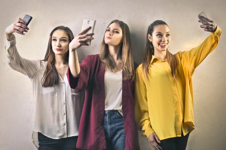 התרבות המערבית מעודדת נרקיסיזם. צילום: שאטרסטוק
