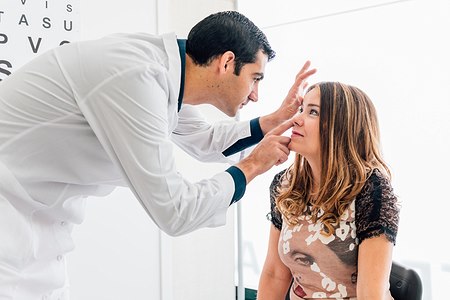 בדיקה אצל רופא עיניים. צילום: שאטרסטוק
