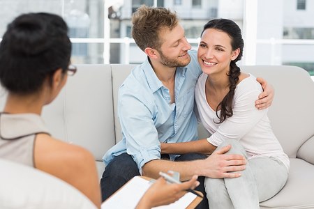 טיפולי זוגי יצייד אתכם בדרכי תקשורת פוריות יותר. אילוסטרציה: שאטרסטוק