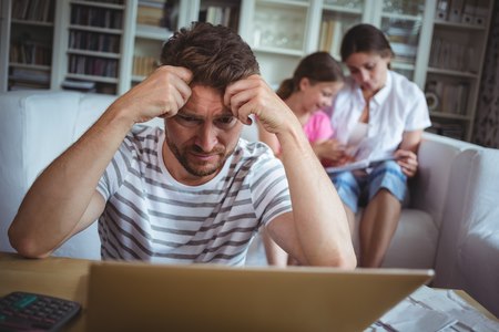 בעיות כלכליות ומשפחתיות הם חלק ממצבי הלחץ הנפוצים. צילום: שאטרסטוק