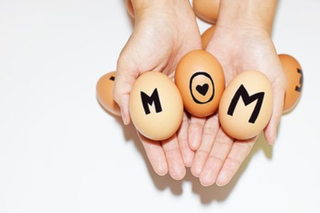 ניתן להיעזר בתרומה מתורמת ישראלית או תורמת מחו"ל. צילום: שאטרסטוק