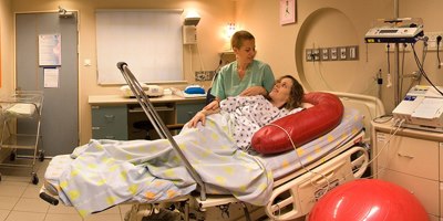 חדר לידה בבי"ח איכילוב (צלמת: מירי גטניו)