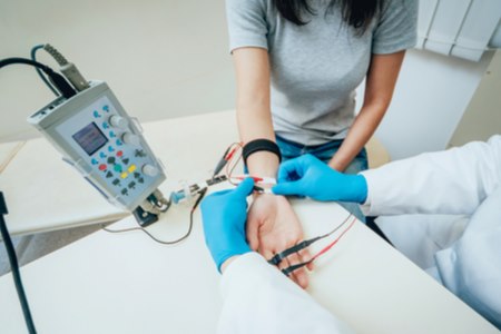 האבחון נעשה באמצעות בדיקה אלקטרומיוגרפית (EMG). צילום: שאטרסטוק