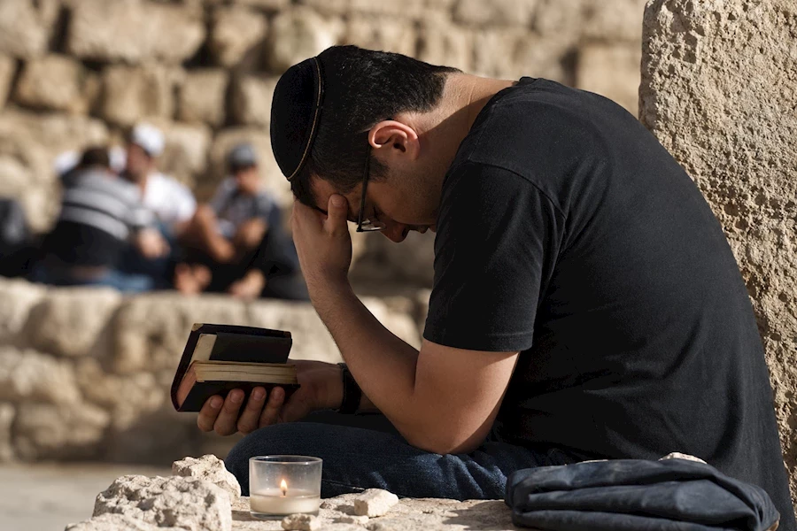 לדתיים, הצמים מספר פעמים בשנה הצום קל יותר. אילוסטרציה: AI